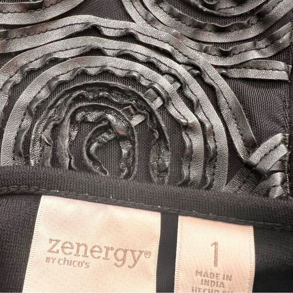 Chico’s Zenergy Black SOUTACHE Zip Jacket Sz S Chic Textured 3D Swirling Pattern - Picture 4 of 7